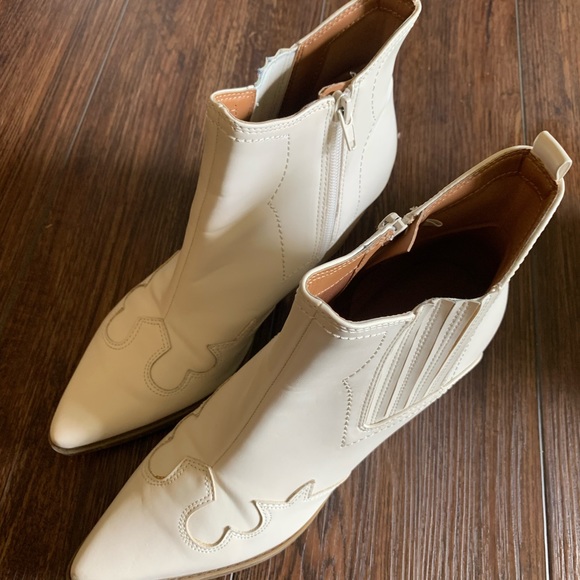 ❤️👢Indigo Rd. Booties - Picture 2 of 6